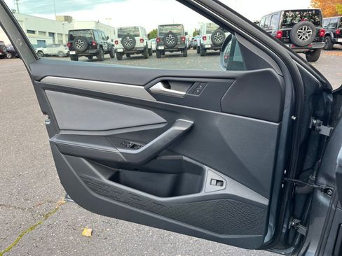 Used 2025 Volkswagen Jetta SE image 20