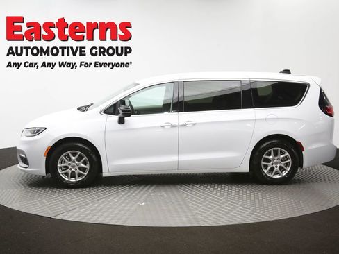 Used 2024 Chrysler Pacifica Touring-L FWD image 61