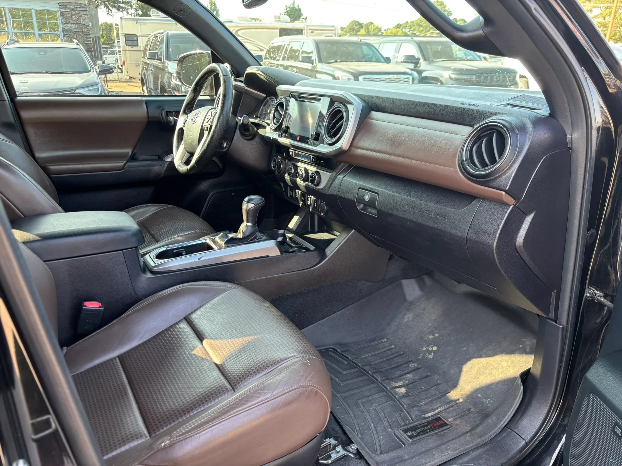 Used 2016 Toyota Tacoma Limited w/ Towing Package AWD/4WD image 20