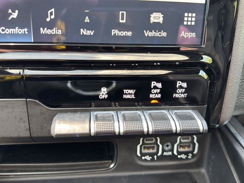 Used 2022 RAM 1500 Laramie AWD/4WD image 15