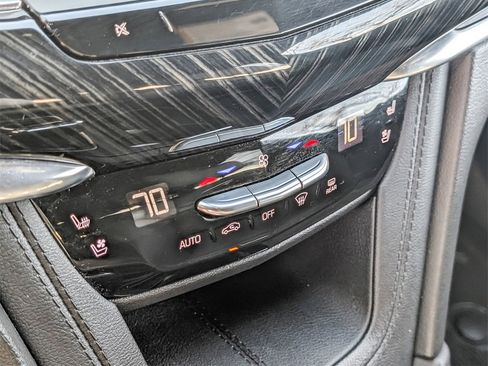 Used 2023 Cadillac XT6 Premium Luxury image 29