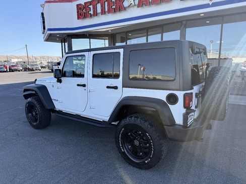Used 2016 Jeep Wrangler Unlimited Rubicon w/ Connectivity Group AWD/4WD image 7