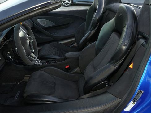 Used 2020 McLaren 600LT Spider RWD image 13