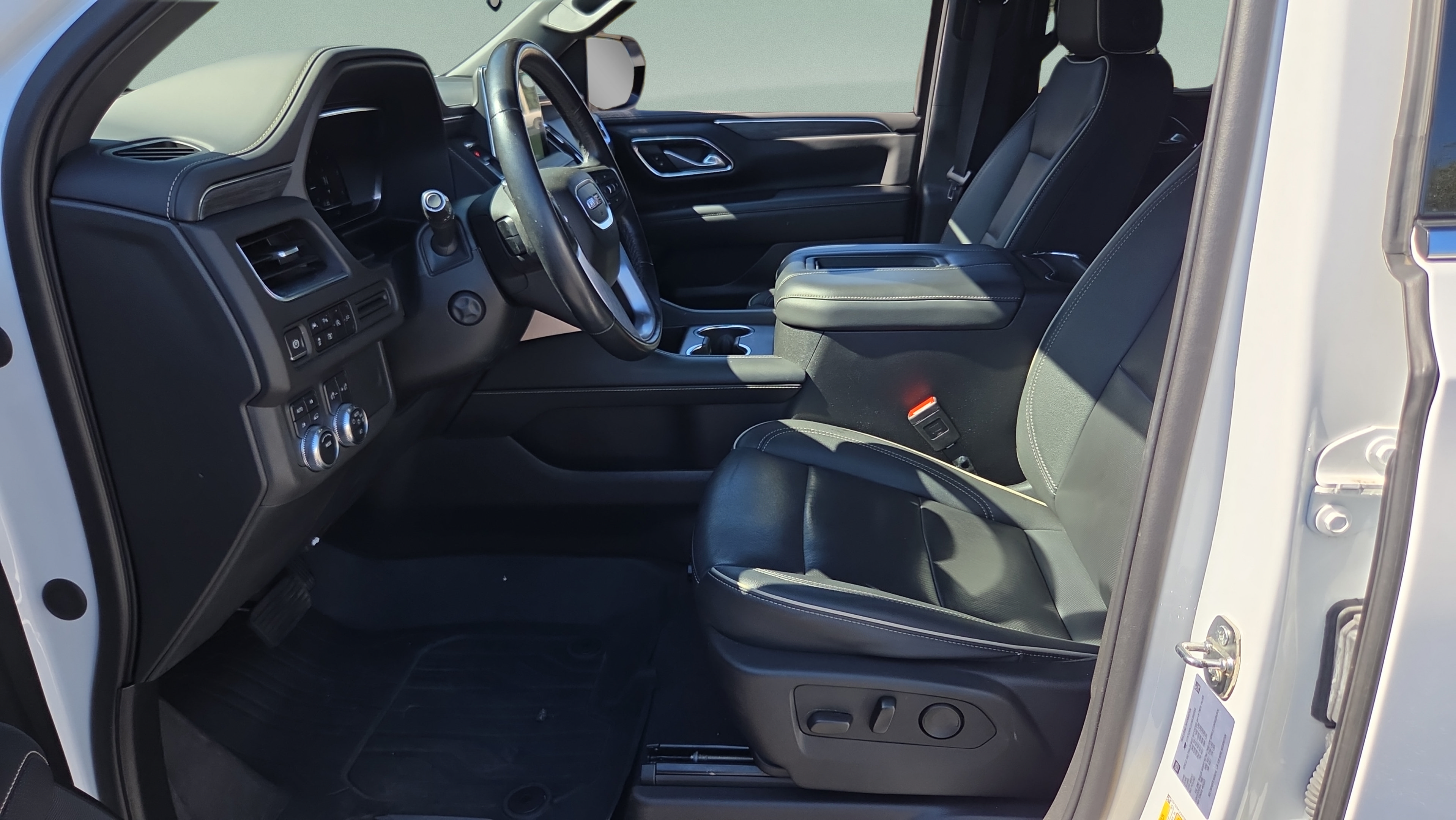 Used 2022 GMC Yukon SLT w/ SLT Premium Package AWD/4WD image 9