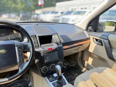 Used 2010 Land Rover LR2 HSE AWD/4WD image 23