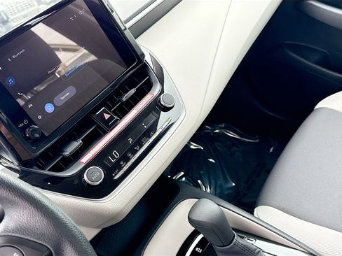 Used 2025 Toyota Corolla LE image 25