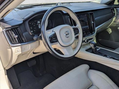 Used 2017 Volvo V90 T6 Cross Country image 10