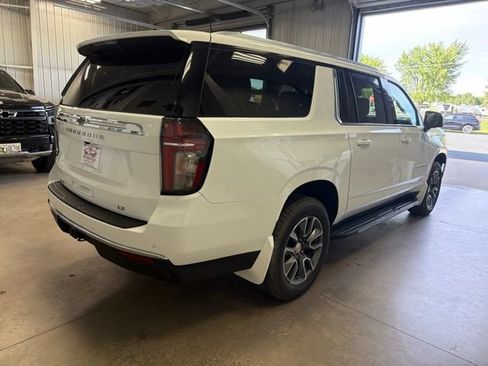 Used 2024 Chevrolet Suburban LT w/ LT Signature Plus Package AWD/4WD image 5