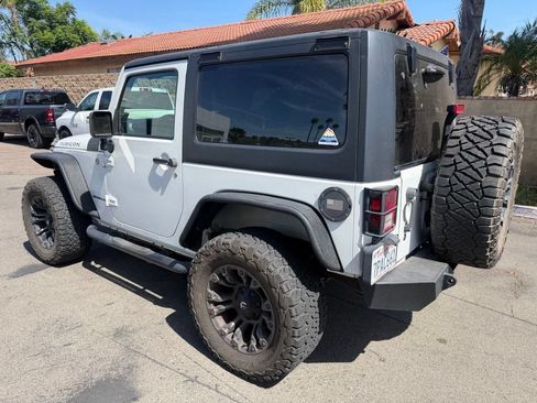 Used 2015 Jeep Wrangler Rubicon w/ Connectivity Group AWD/4WD image 10
