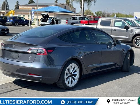 Used 2021 Tesla Model 3 Standard Range Plus image 4