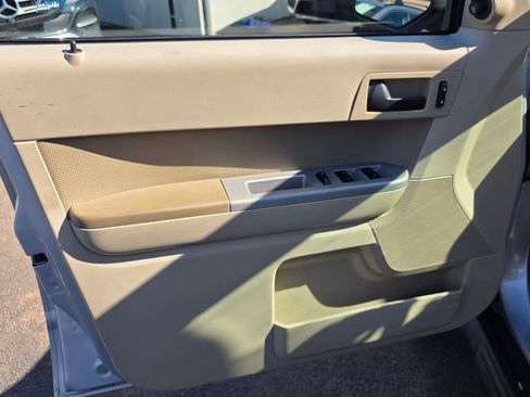 Used 2010 Ford Escape XLT image 11