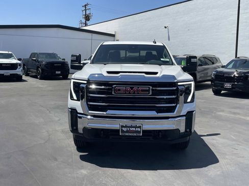 New 2026 GMC Sierra 2500 SLE w/ Preferred Package AWD/4WD image 2
