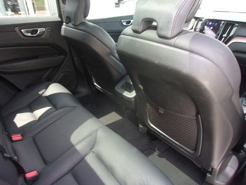 Used 2023 Volvo XC60 B5 Plus AWD/4WD image 15