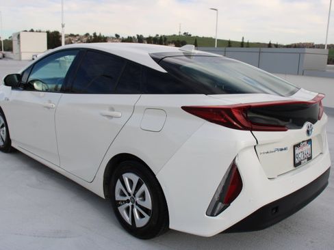 Used 2018 Toyota Prius Prime Advanced image 5