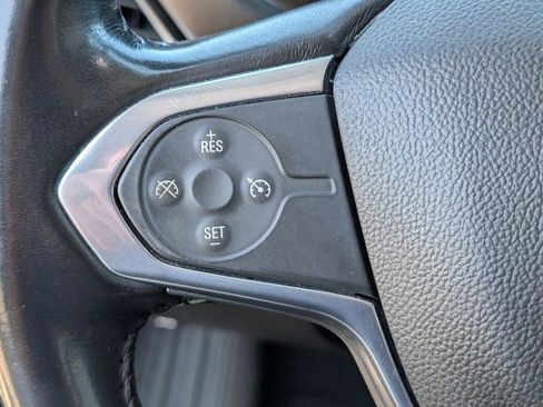 Used 2021 Chevrolet Traverse LT FWD image 19
