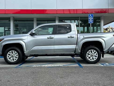 Used 2024 Toyota Tacoma SR5 AWD/4WD image 7
