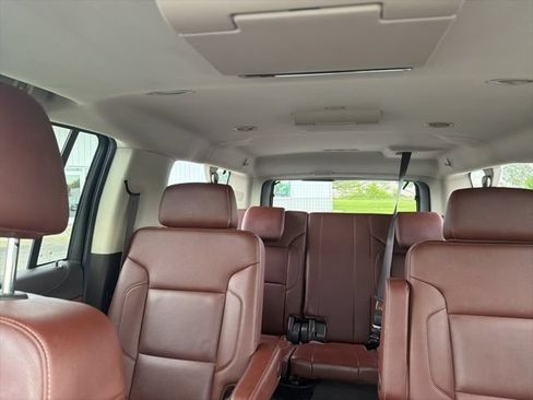 Used 2019 Chevrolet Suburban Premier AWD/4WD image 34