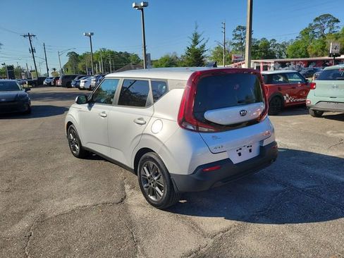Used 2021 Kia Soul S image 3