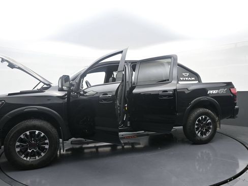 Used 2024 Nissan Titan PRO-4X w/ Pro-4x Convenience Package AWD/4WD image 40