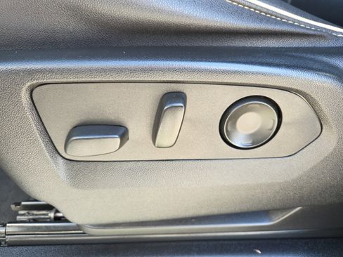 Used 2023 Chevrolet Suburban Premier image 16