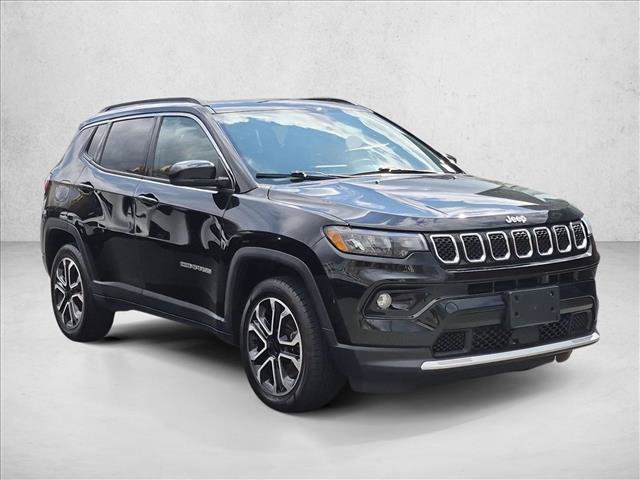 Used 2023 Jeep Compass Limited w/ Sun and Sound Group AWD/4WD image 4