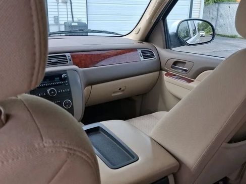 Used 2010 GMC Yukon XL SLE w/ SLE-2 Equipment Package RWD image 21