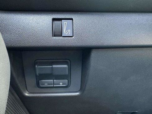 Used 2025 Chevrolet Colorado Z71 w/ Z71 Convenience Package 2 AWD/4WD image 28