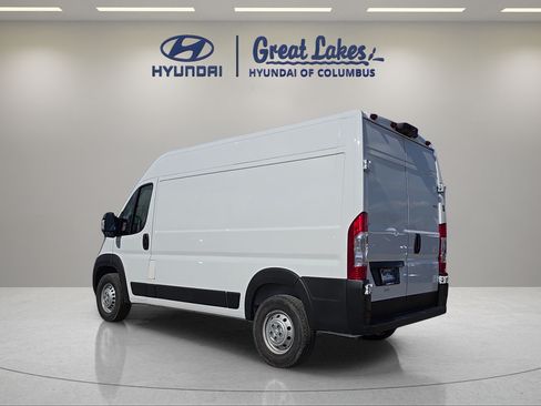 Used 2023 RAM ProMaster 2500 w/ Convenience Group FWD image 3