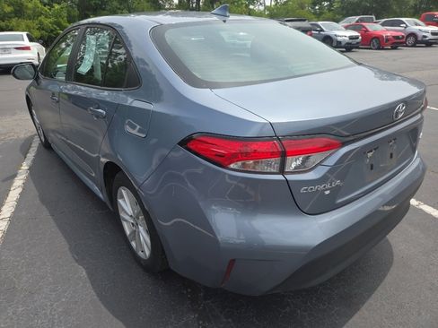 Used 2023 Toyota Corolla LE w/ LE Convenience Package FWD image 4