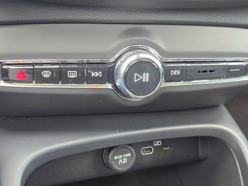 Certified 2023 Volvo C40 P8 Recharge Ultimate w/ Protection Package Premier AWD/4WD image 30