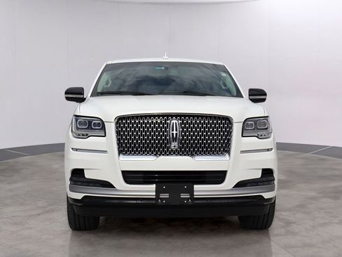 Used 2024 Lincoln Navigator Premiere AWD/4WD image 2