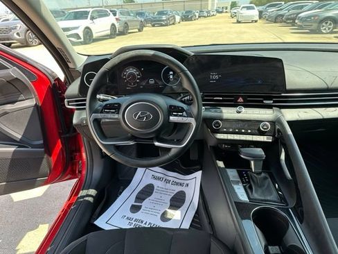 Used 2023 Hyundai Elantra SEL w/ Convenience Package FWD image 17
