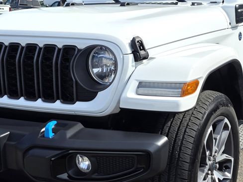 Used 2024 Jeep Wrangler Sport S image 9