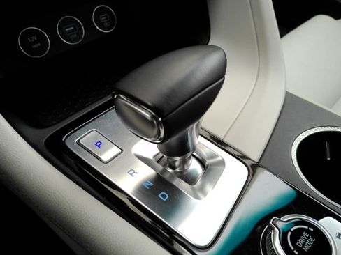 Used 2024 Genesis G70 2.5T image 48