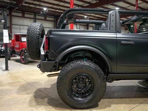 Used 2023 Ford Bronco Badlands image 9