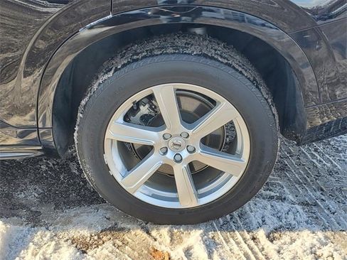 Used 2023 Volvo XC90 B5 Core w/ Protection Package Premier image 7