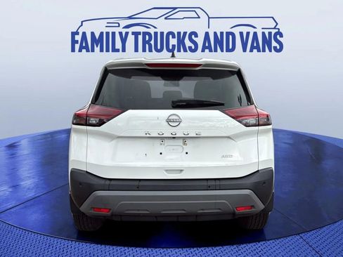 Used 2023 Nissan Rogue S image 4