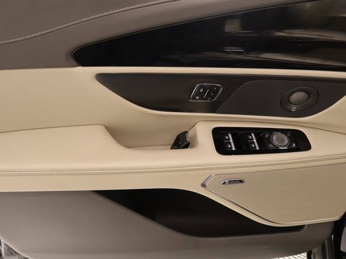 Certified 2025 Lincoln Nautilus Premier w/ Equipment Group 102A image 17