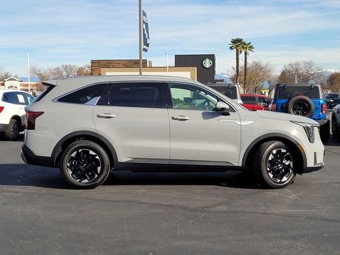 New 2026 Kia Sorento S image 4