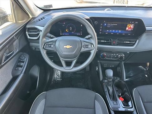 Used 2025 Chevrolet TrailBlazer LT AWD/4WD image 14
