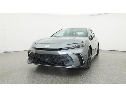 Used 2026 Toyota Camry SE FWD image 32