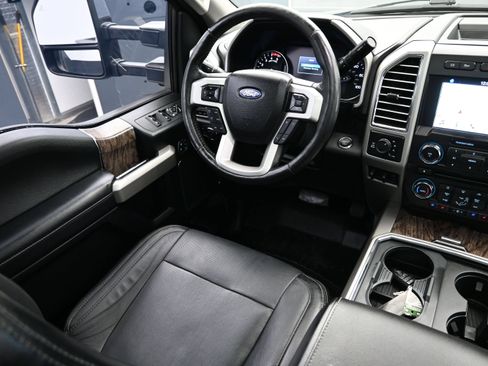 Used 2017 Ford F250 Lariat w/ Lariat Ultimate Package AWD/4WD image 24