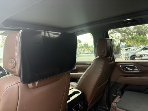 Used 2024 Chevrolet Suburban High Country w/ Advanced Technology Package AWD/4WD image 10