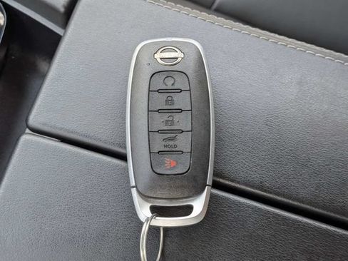 Used 2025 Nissan Rogue SL AWD/4WD image 31