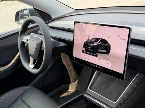 Used 2026 Tesla Model Y AWD image 13