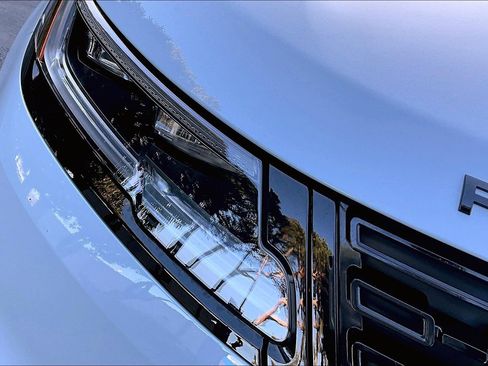 Used 2025 Land Rover Range Rover Velar Dynamic SE image 30