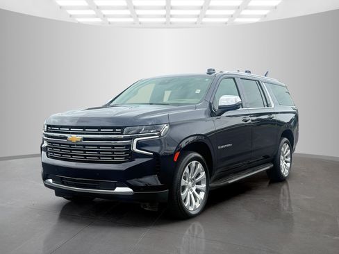 Used 2024 Chevrolet Suburban Premier w/ Premium Package AWD/4WD image 7