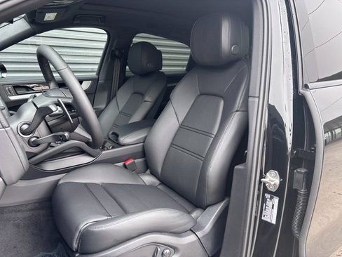 New 2026 Porsche Cayenne Coupe image 5