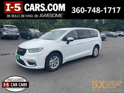 Used 2023 Chrysler Pacifica Touring-L