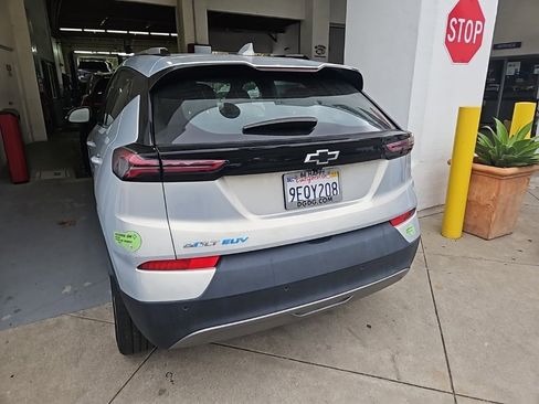 Used 2022 Chevrolet Bolt EUV LT w/ Convenience Package image 3